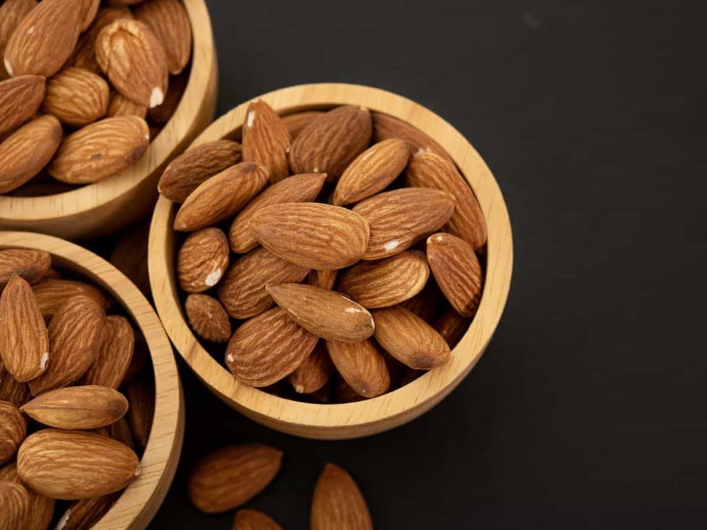 kacang almond tubuh